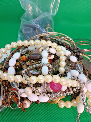 Jewelry Lot Craft Art  Vintage to Now  Broken Craft Rhinestone 1Lb Random