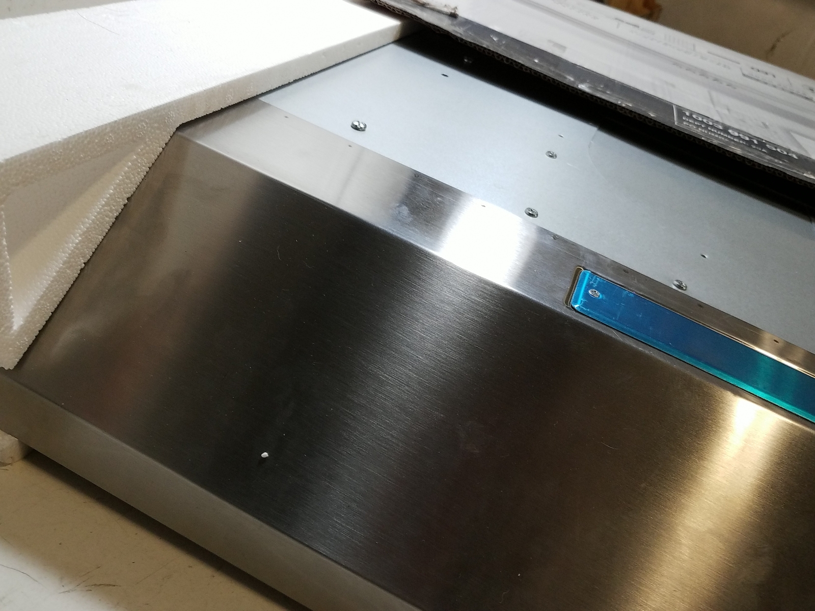 Vissani Caprelo 30 in. 320 CFM Convertible Under Range Hood