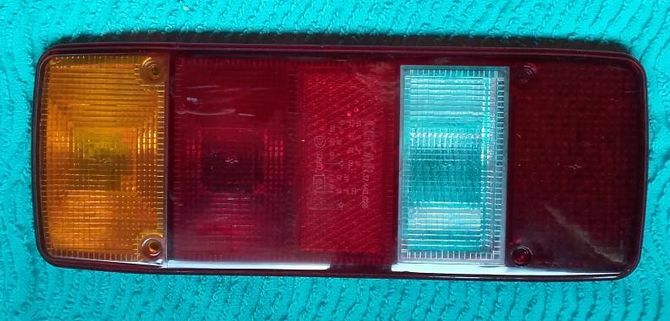 Cache phare ar LT Transporter 33,6 x 12,6 cm pour feu arrière de benne et caisse utilitaire