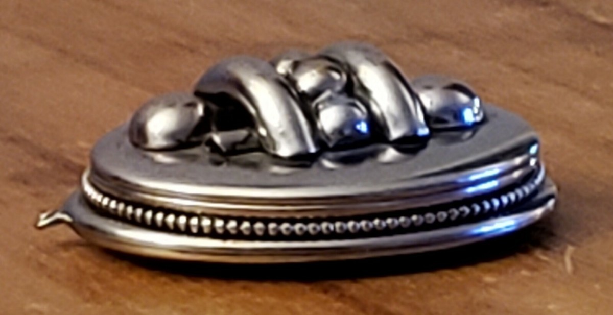 Pendentif Médaillon Vintage Moderniste Argenté – Unique – Femme