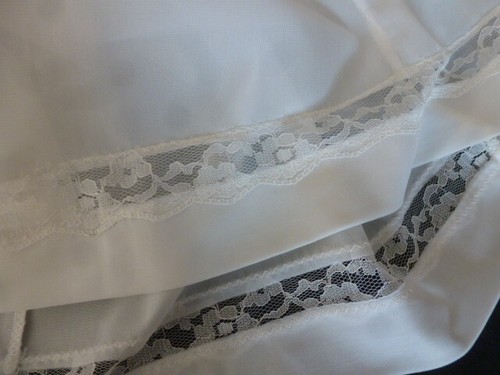 Jupon Vintage En Dentelle - Taille élastique 42/44/46 - Blanc - Longueur 58 Cm - Occasion