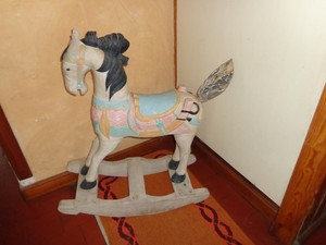 ancien cheval à bascule