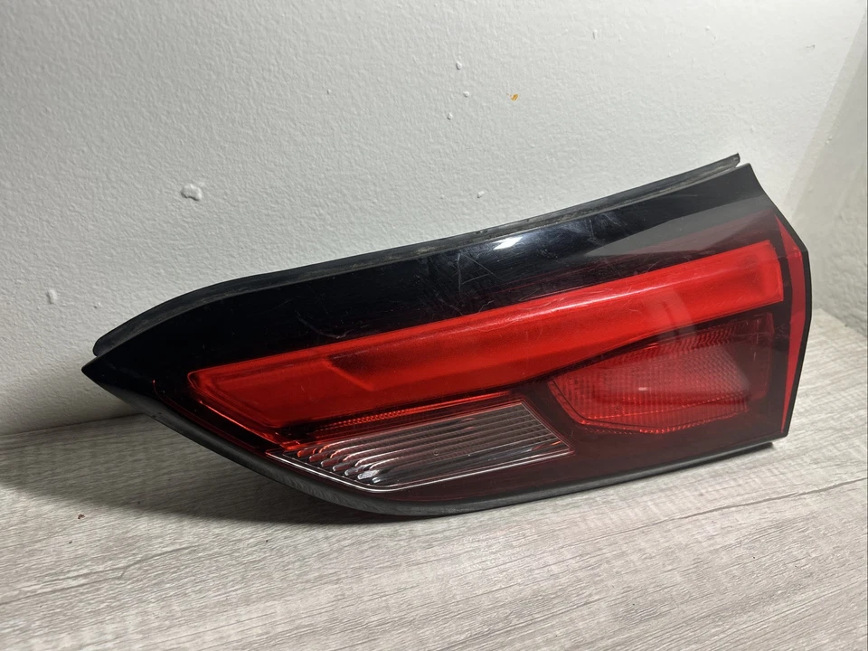 GMC Terrain 2018-2021 luz trasera interior derecha OEM Foto 3 de 4