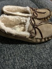 UGG Women's Dakota Tan Suede Slippers Moccasin Shoes Size 6