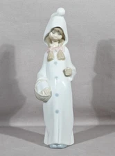 Lladro #4678 Shepherdess Girl With Basket 8 1/2" Tall