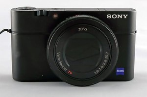 Sony RX100 III 20.1MP Digital Camera 24-70mm F1.8-2.8 Zoom Lens (DSC-RX100M3/B)
