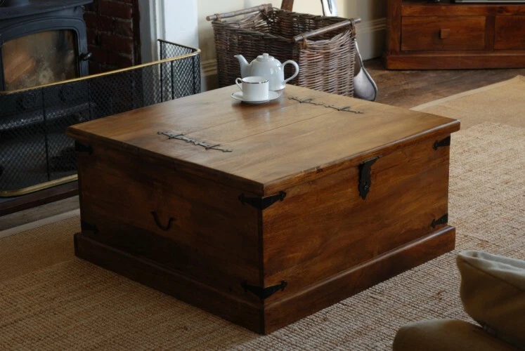 Square blanket sale box