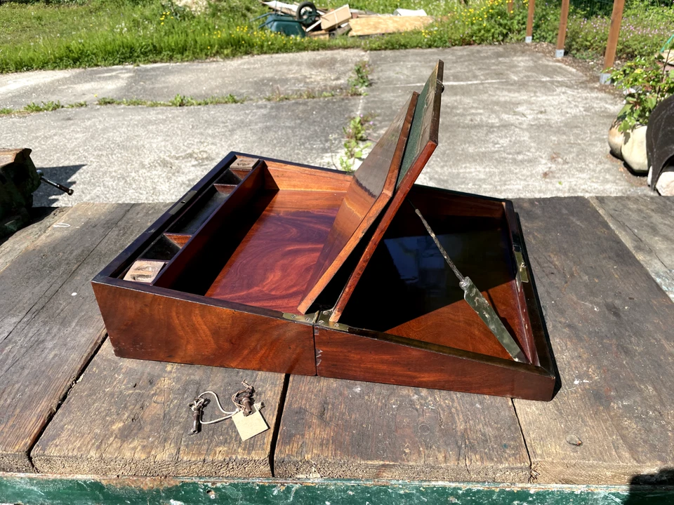 Ecritoire du 19ème siècle en Acajou en bon état - Photo 2/4