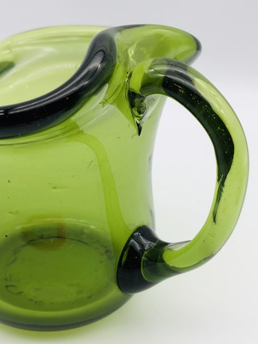 Mundgeblasene grüne Kunstglas kleine Krug Vase - Bild 4 von 5