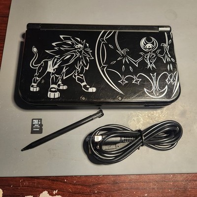 Nintendo New 3DS XL Pokemon Solgaleo Lunala Black (USA) Top