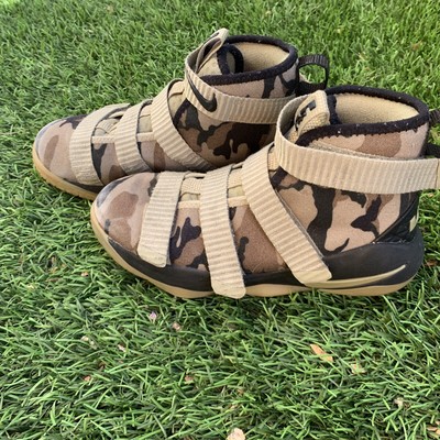 lebron soldier 11 grade school