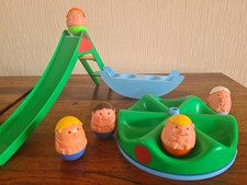 VINTAGE 1970'S AIRFIX PLAYGROUND WITH A FAMILY OF FIVE WEEBLES condition