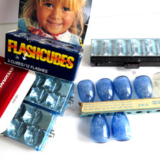 Vintage 1970s Sylvania Flip Flash Flash Cube and blue dots Flashbar