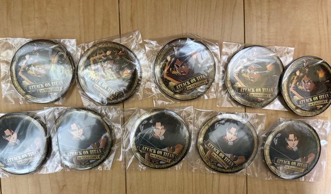 Insignia de lata limitada Attack on Titan Namco Namja Town