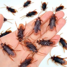 Realistic Fake Cockroaches - 15PCS Lifelike Prank Props for Halloween Fun