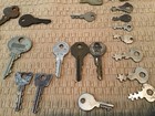 Huge Lot Of Vintage Antique Keys Many Makes/Vendors Brass Copper Metal — photo 2