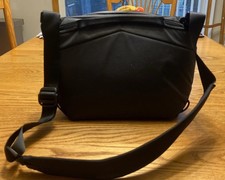 Peak Design Everyday Sling 6L Camera Bag - Charcoal Gray  Pre Owned   Good Cond