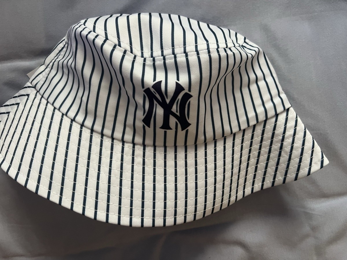 AMERI NEW ERA×Ameri LOGO TAPE BUCKET HAT New York Yankees Independence Day 2025 Stretch Bucket Hat