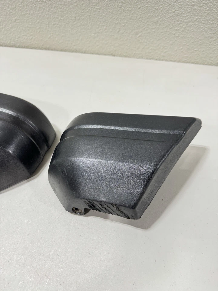 Tapas de parachoques delantero izquierdo y derecho OEM 1984-1991 Jeep Cherokee XJ Foto 2 de 4