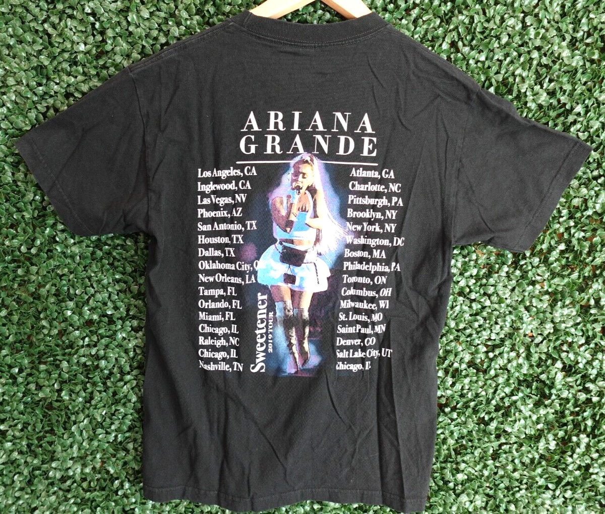 希少　アリアナ・グランデ　SWEETENER WORLD TOUR TEE Ariana Grande Sweetener World Tour 2019 Black T-Shirt