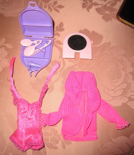 VTG BEAUTY SECRETS BARBIE 1979 CASE MIRROR PERFUME BOTTLES ACCESSORIES #1290