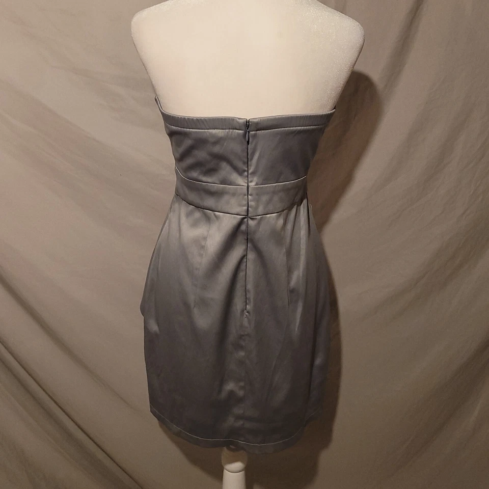 Vestido Love TEAse Plateado Satinado Talla 9 Sin Tirantes Acanalado Elastizado Cóctel Juniors  Foto 2 de 4