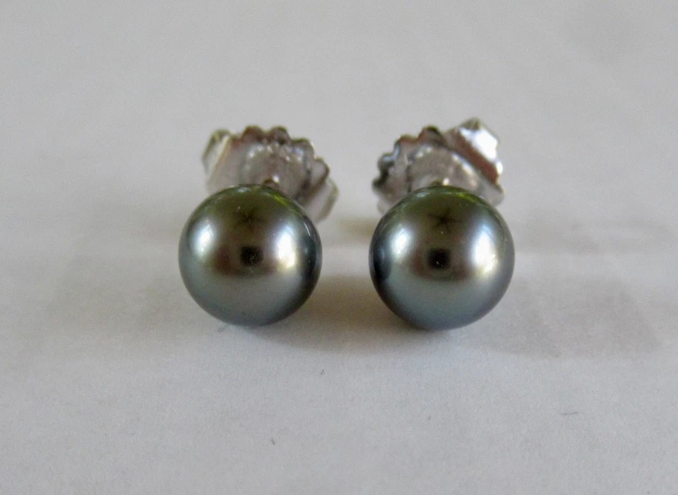 Pendientes Mikimoto de perlas de Tahití de 8 mm en montura de oro blanco de 18 k con cajas originales Foto 4 de 4