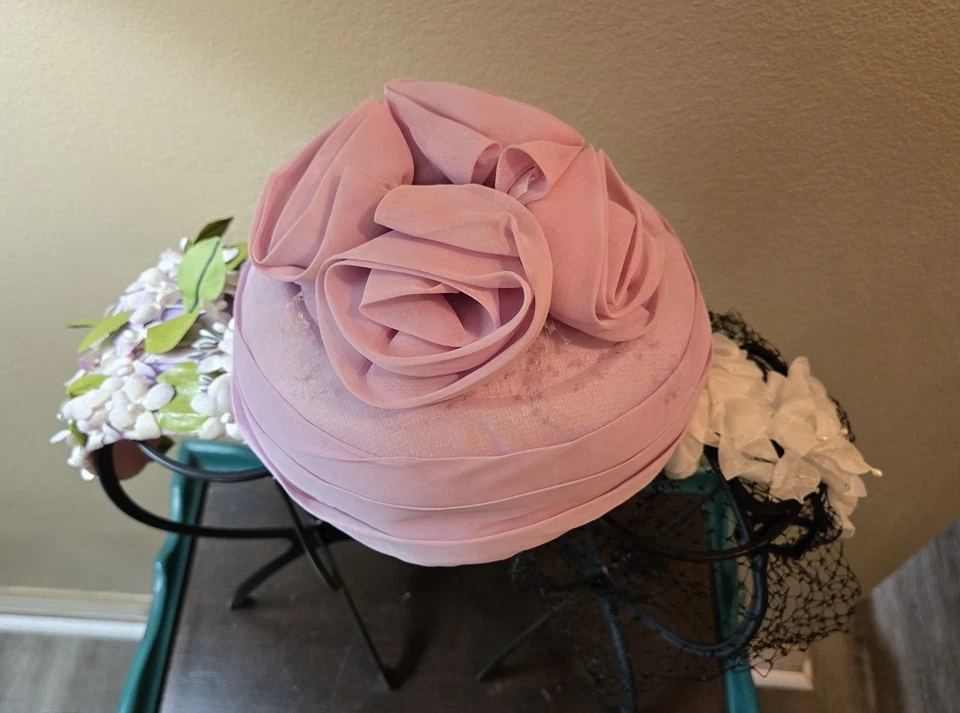 Lote De 3 Sombreros Vintage Para Mujer Años 60 Floral Rosa Fascinador Iglesia Vestir Foto 2 de 4