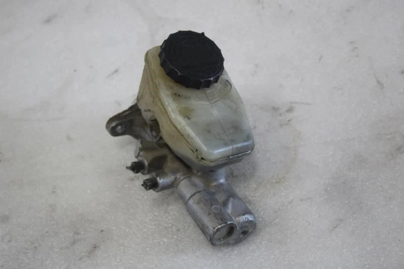 Lexus SC300 1999 cilindro maestro de freno tipo sin tracción Foto 2 de 4