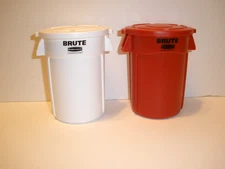 Lot of 2 Mini Brute Rubbermaid Trashcans With Lid,  Salesman Samples Desk Toy