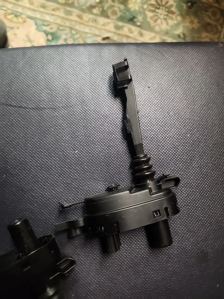 Actuador de tapa Fisher & Paykel #522085 Foto 4 de 4