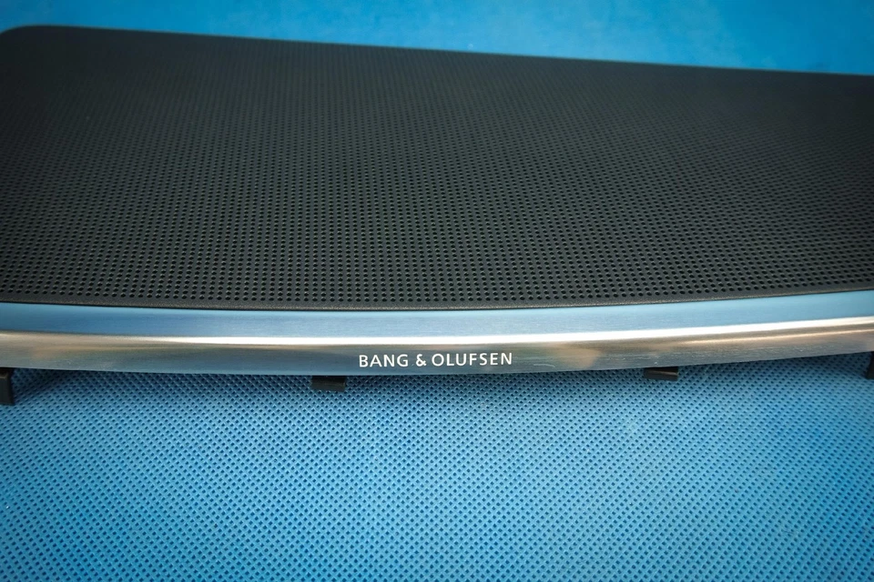 Grille de haut-parleur pour étagère droite A8 4H Bang & Olufsen 4H0863488B - Photo 2/4