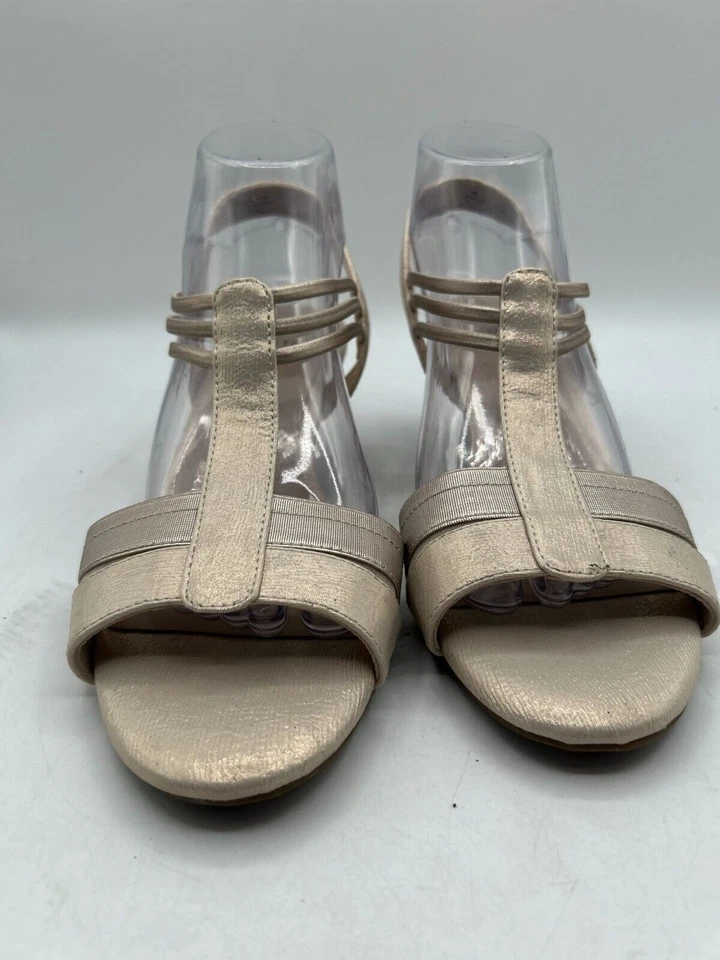 Sandalia elástica Impo Estrella para mujer talla 9M cuero dorado punta abierta sin cordones Foto 2 de 4