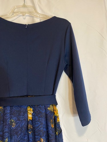 Damen Kleid Gr. XS blau Strick fest Mieder Spitze Blumen gefüttert ausgestellter Rock toll - Bild 18 von 21