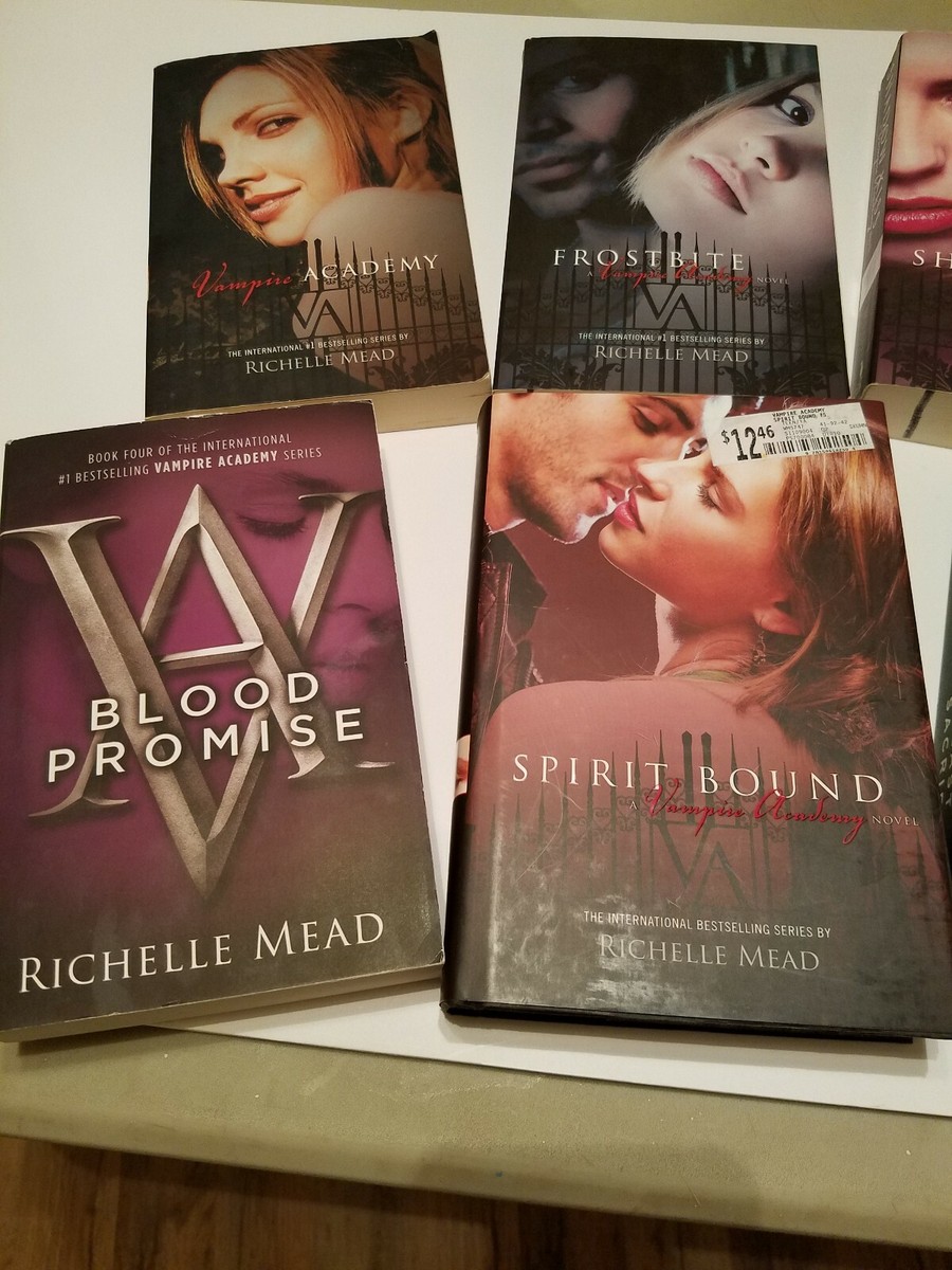 Vampire Academy 6冊 セット Amazon.com: Vampire Academy Series Books 1 - 6 Collection