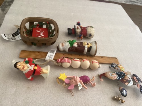 MISCELLANEOUS FIGURINE CHRISTMAS LOT - Picture 15 of 15