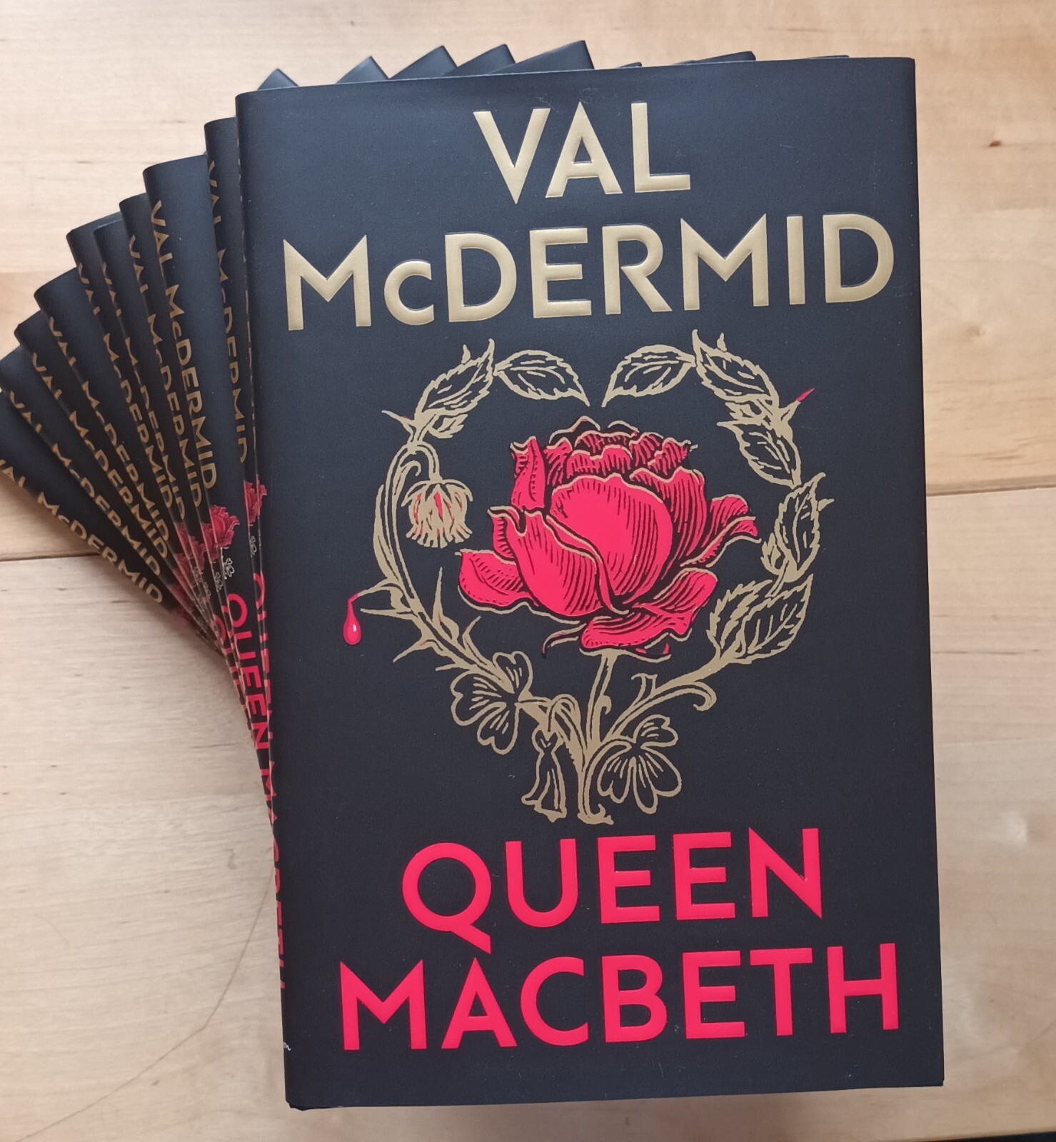 SIGNED Queen Macbeth by Val McDermid. HARDBACK. NEW, 1st edition. FREE P+P