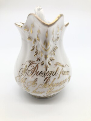 19. Jahrhundert Staffordshire Keramik Krug datiert 1856 ''Ein Geschenk von M A Johnson''