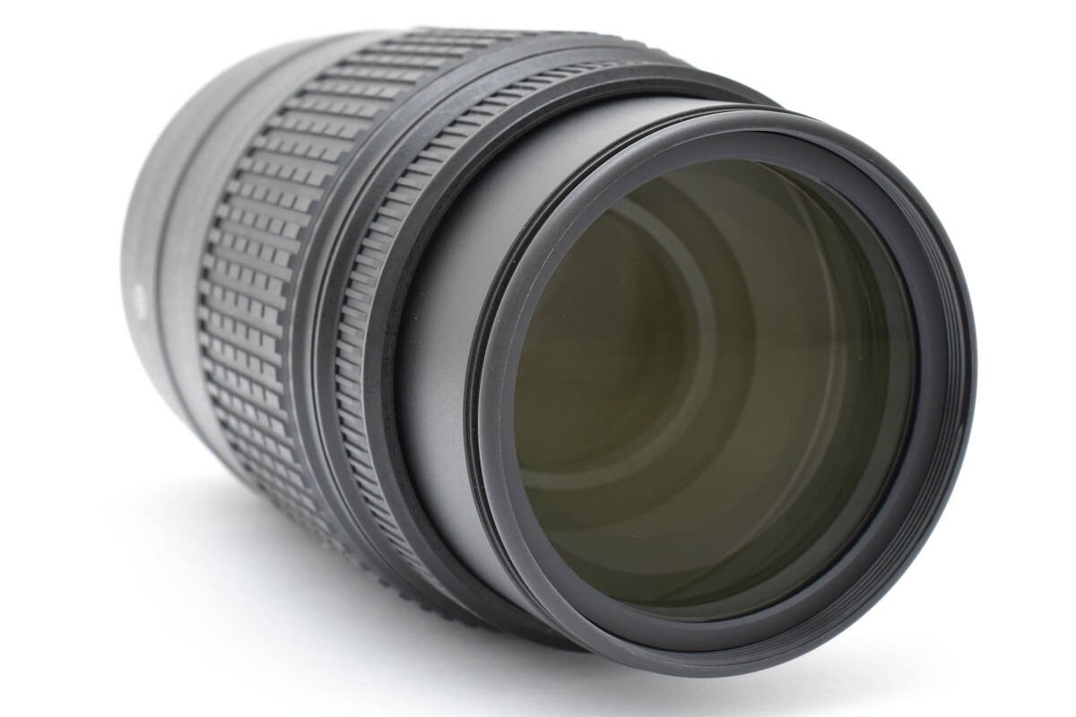 Nikon AF-S DX NIKKOR 55-300mm f4.5-5.6G ED VR Lens with Hood