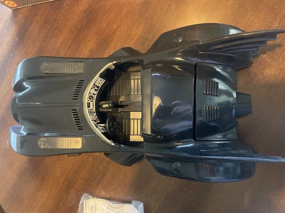 Винтажный первый фильм о Бэтмене бэтмобиль автомобиль Toybiz 1989 DC Comics No 4416 - Изображение 3 из 4