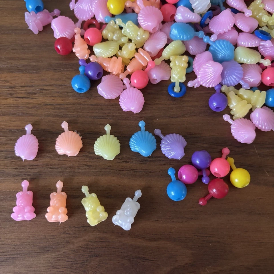 Vintage 80s 90s Pop Beads Lot ~275 Beads Seashells Bears Pastels Mixed - Image 2 of 3