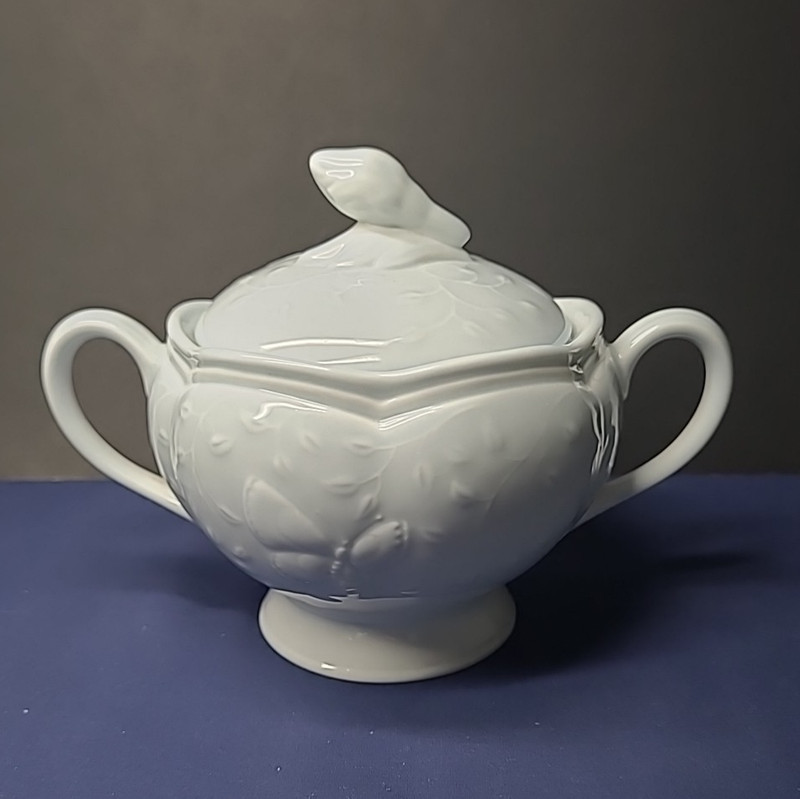 Lenox Butterfly Meadow Sky Sugar Bowl & Lid Light Blue 4 3/4" Embossed Butterfly