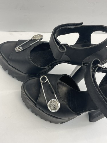 Sandalias de tacón alto de plataforma Versus Versace ""Safety Pin"" talla 37 nuevas cuero negro - Imagen 11 de 13