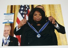 OPRAH WINFREY SIGNED KENNEDY CENTER HONOR 11x14 PHOTO BECKETT COA O MAGAZINE