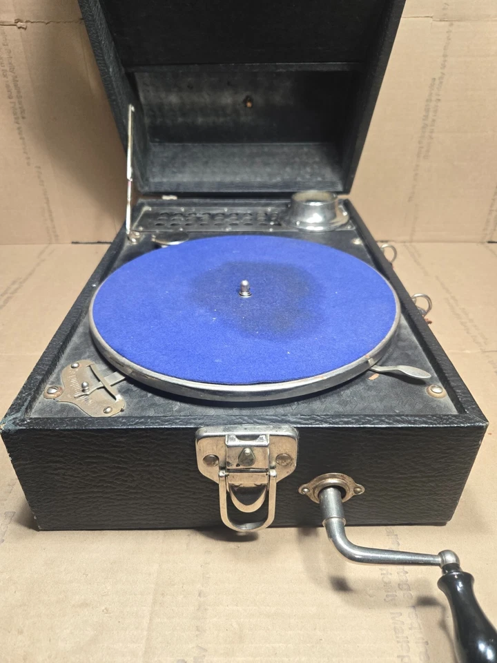Antique Gramophone Portable Hand Crank Phonograph - Needs Repair/ Restoration - Image 4 of 4