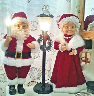 Vintage Rare Collectible Animated Mr & Mrs Claus & Light Post
