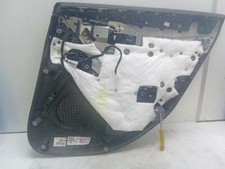 Porte arrière et accessoires Infiniti Q30