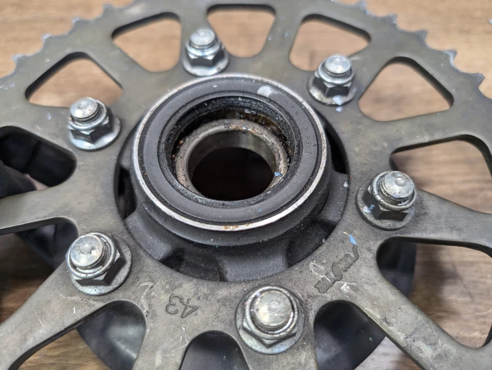 Kawasaki Ninja ZX6R ZX636 2005-2006 rueda trasera piñón buje tracción a presión Foto 3 de 4