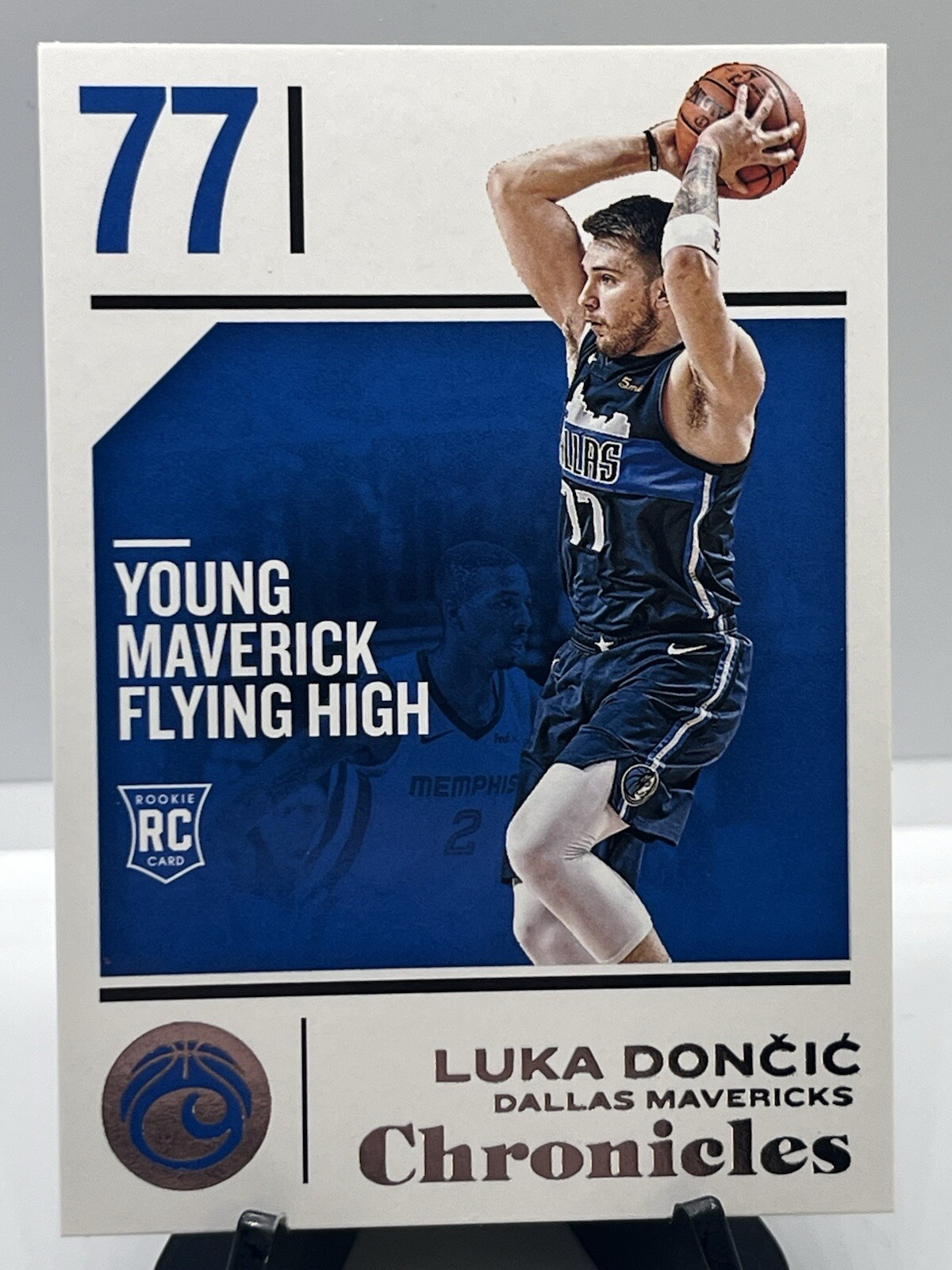 2018-19 Panini Chronicles Luka Doncic Flying High Young Maverick RC #71 Mavs