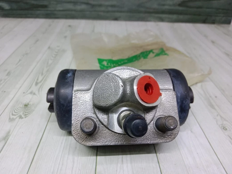 Land Rover Series Wheel Cylinder Lucas 68660432 V5 NOS - Image 4 of 4